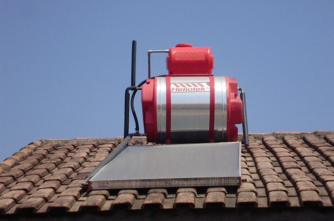 As placas de energia solar foram instaladas em diversas residu00eancias na Serra