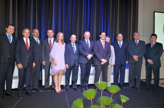 Nova diretoria do IBEF com o governador Renato Casagrande e o senador Ricardo Ferrau00e7o