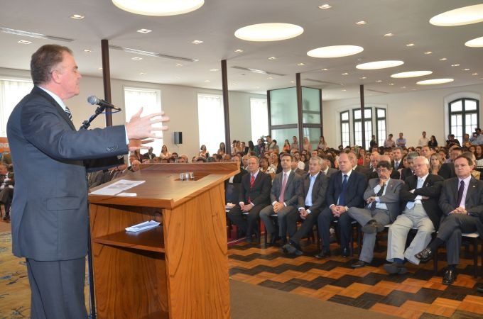 O governador Renato Casagrande participou da abertura da I Semana Estadual de Energia