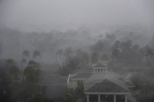 Furacão Irma perde força e se transforma em tempestade tropical
