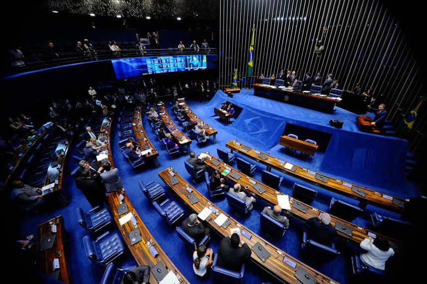 Senado reverte afastamento de Aécio Neves