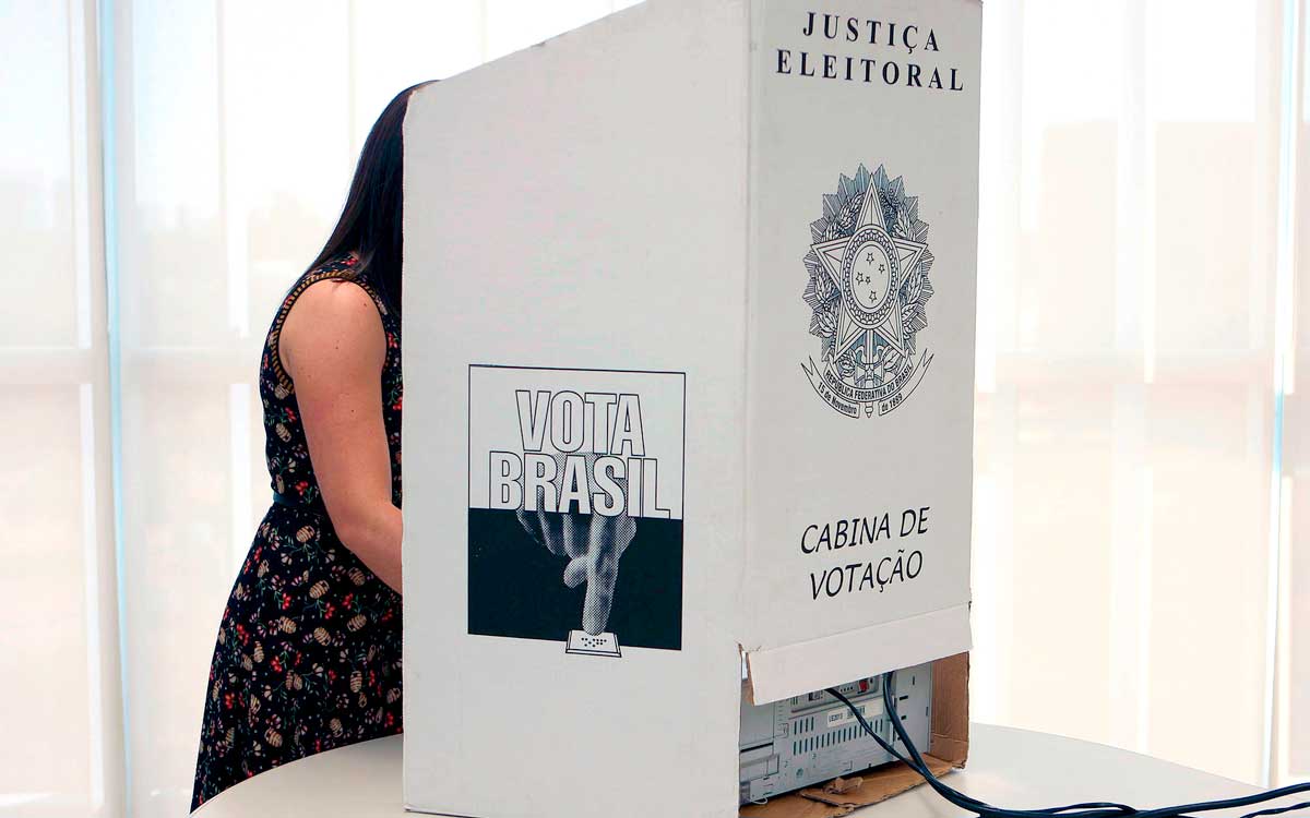 Leis da atração dos votos: a fuga dos polos e a força centrípeta para 2022