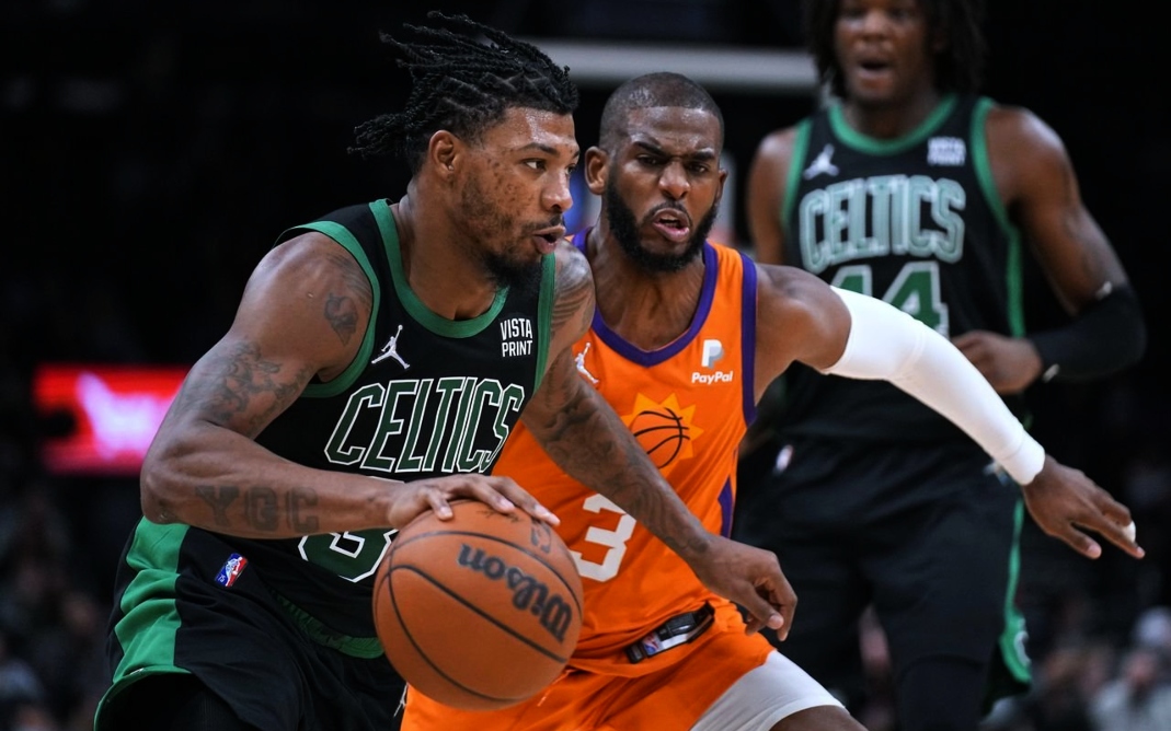 Tatum e Booker comandam vitórias arrasadoras e Celtics e Suns 'sobram' na NBA - Foto: Reprodução Bannertownusa / MassLive.com